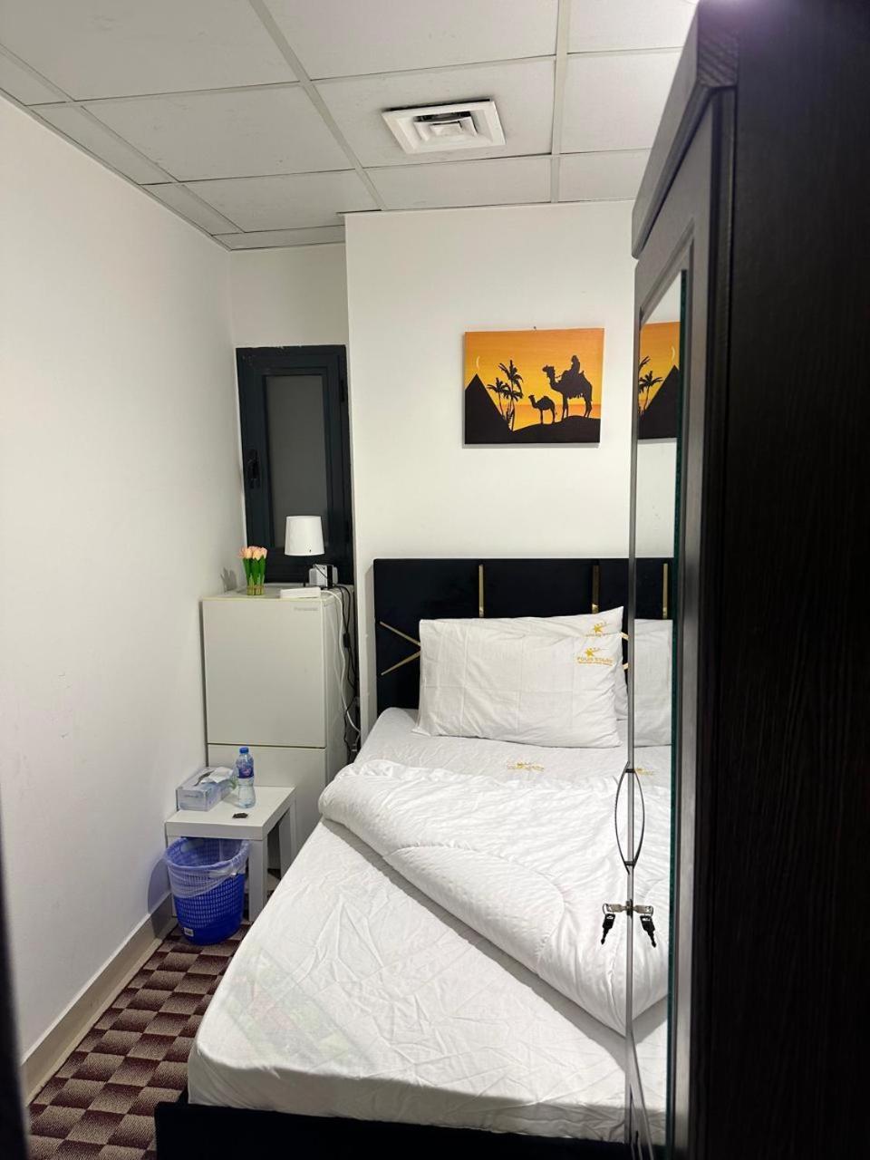 Four Stars Hostel Дубай Экстерьер фото