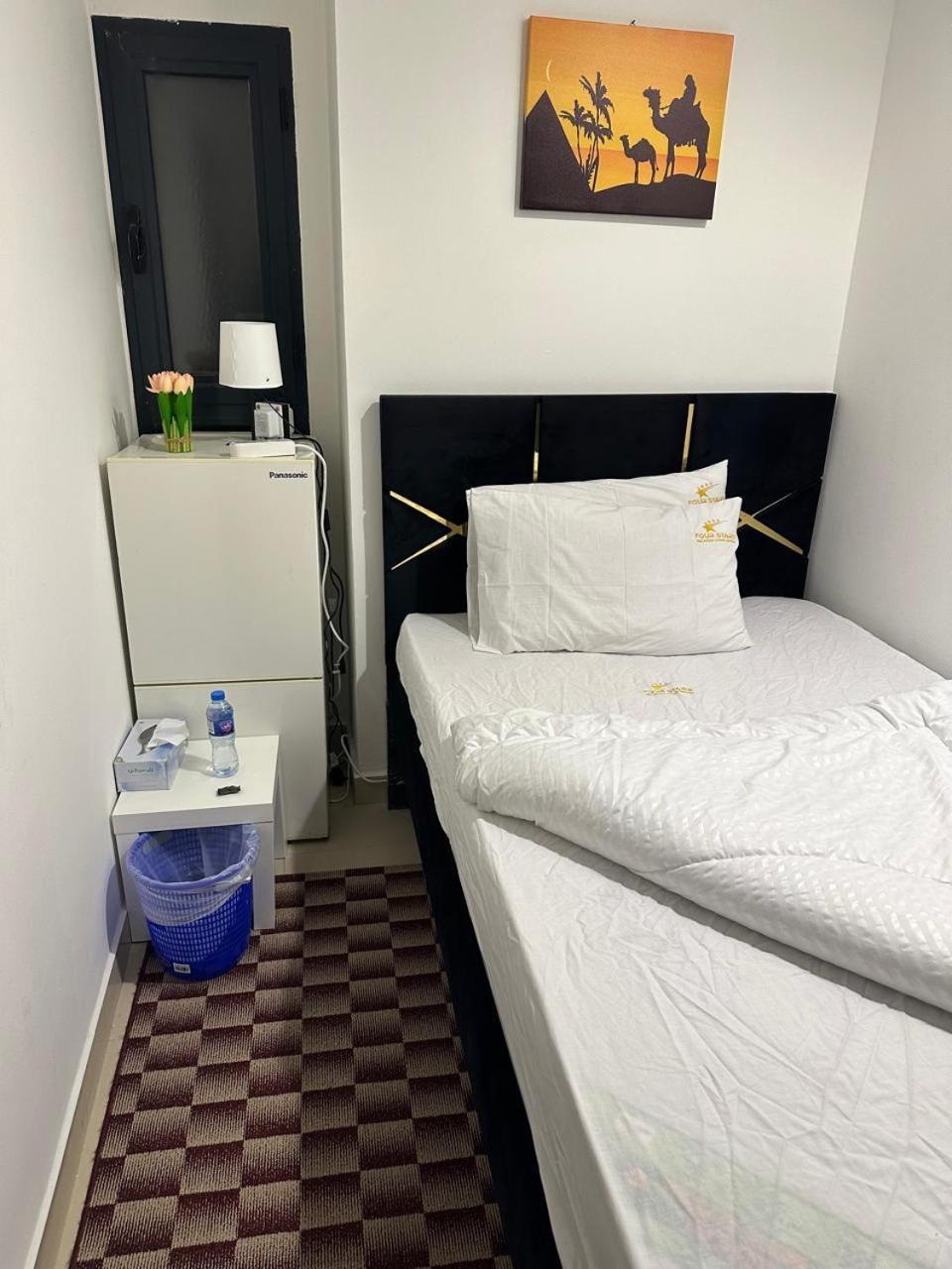 Four Stars Hostel Дубай Экстерьер фото