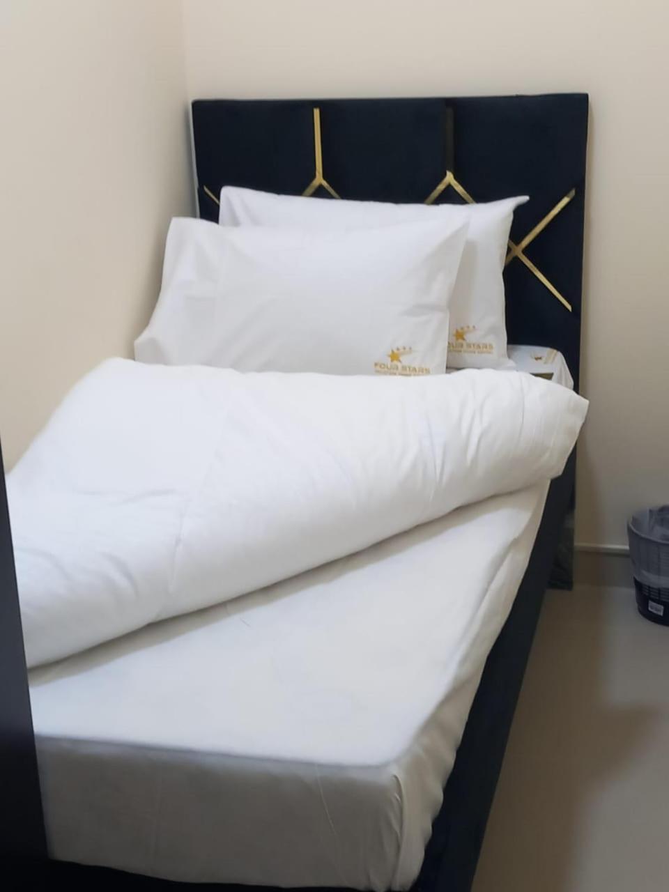 Four Stars Hostel Дубай Экстерьер фото