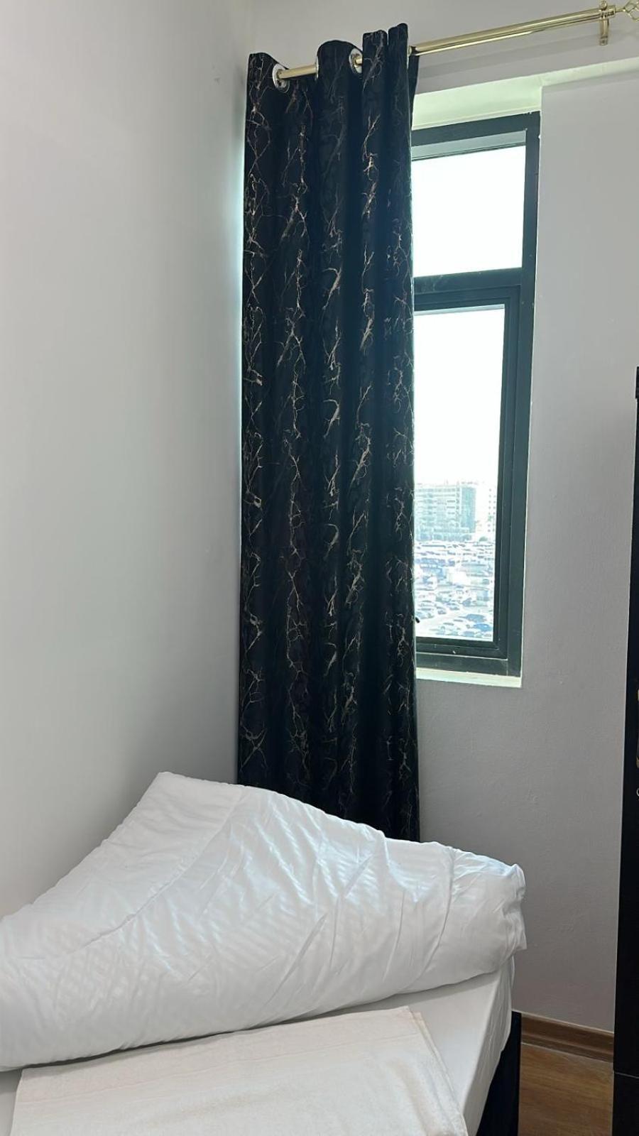 Four Stars Hostel Дубай Экстерьер фото